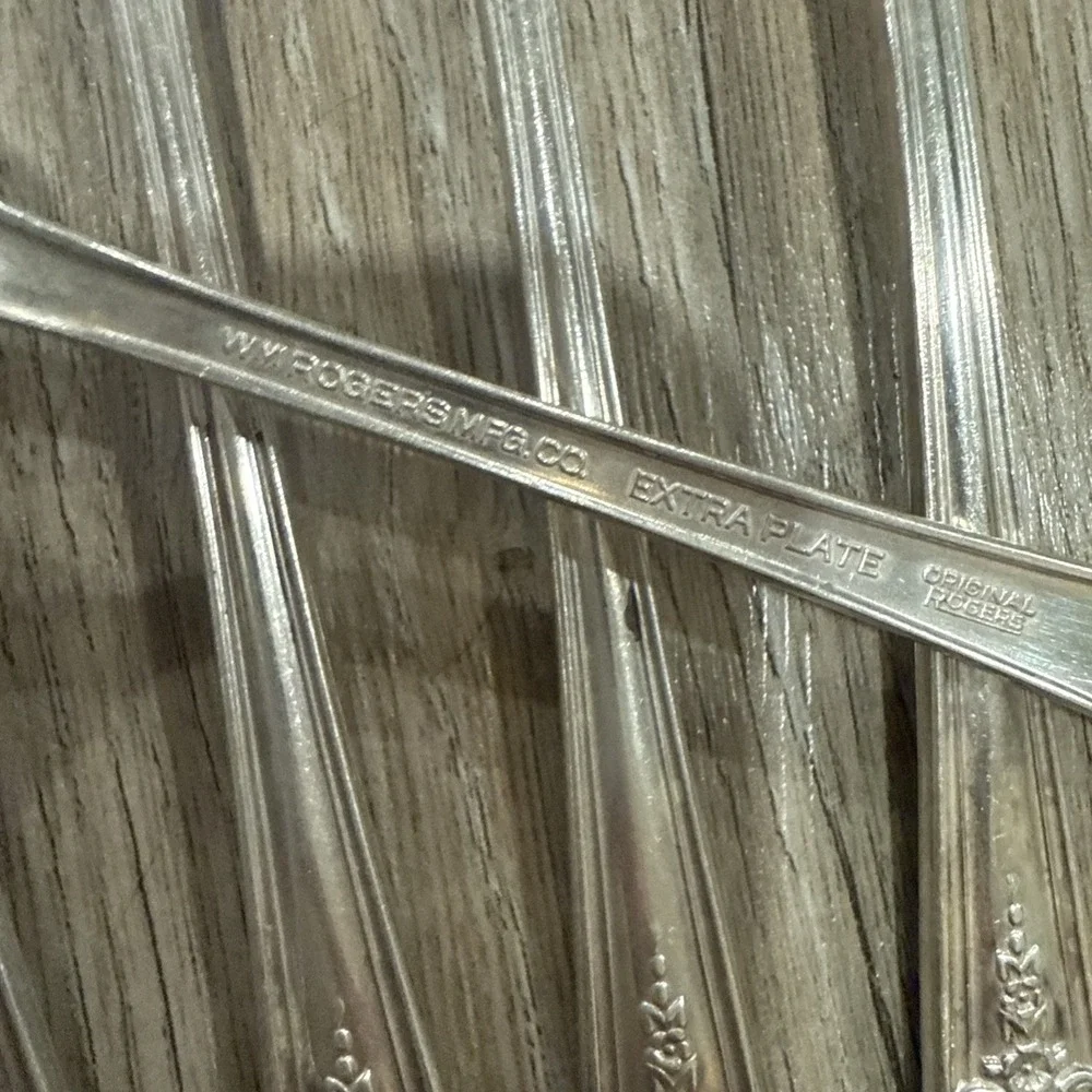 Wm Rogers Mfg Co International Silver Inspiration-Magnolia Set of 5 Grille Forks